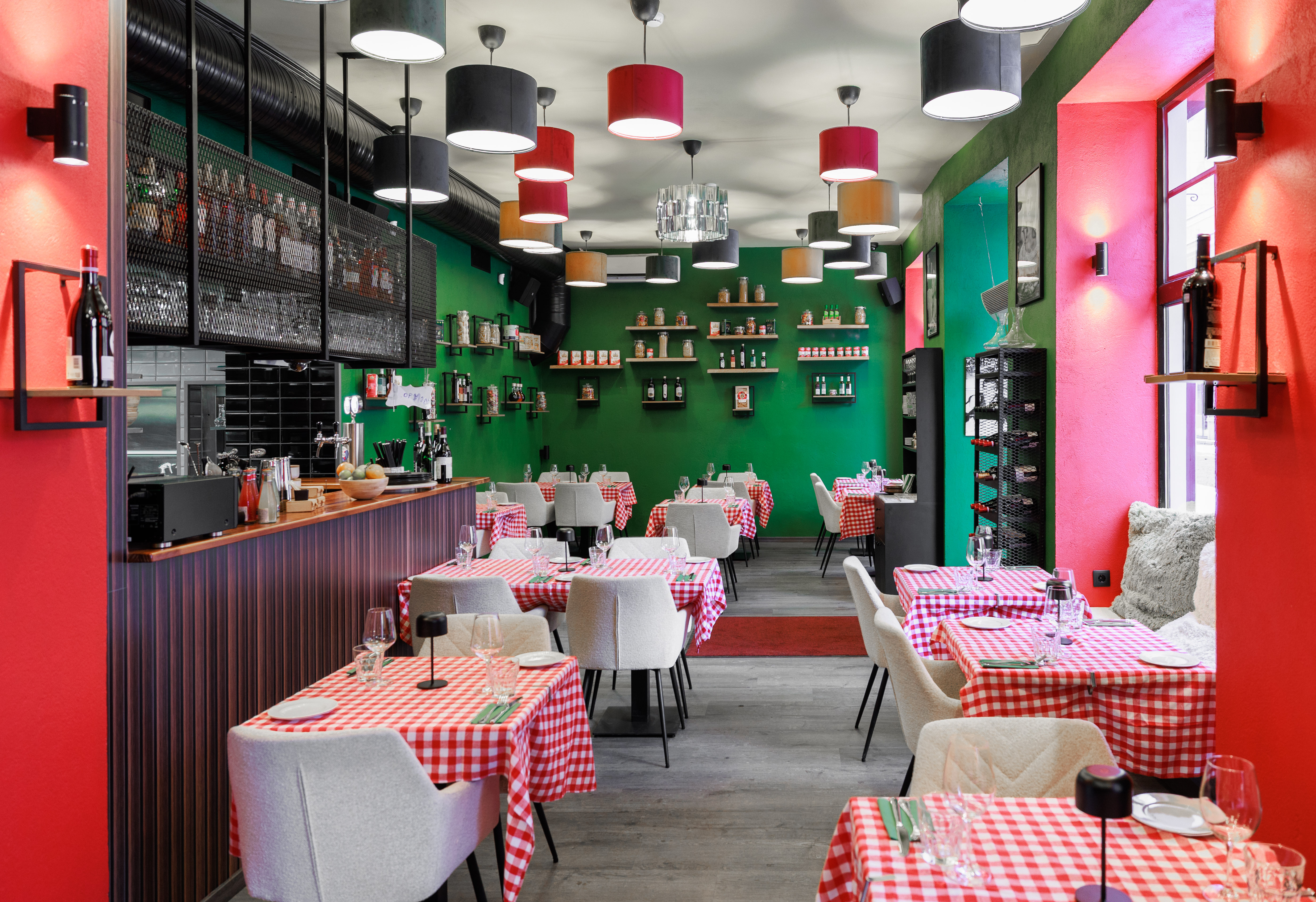 L'ARTISTA Restaurant Interior